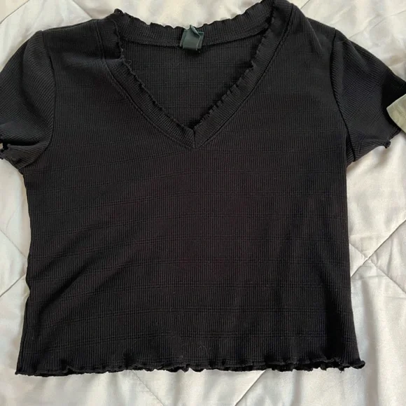 Crop T-Shirt bundle of four shirts - Picture 3 of 3